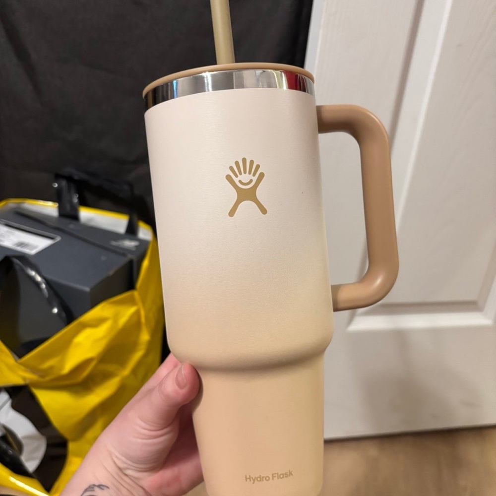 Hydro Flask Tan Travel Mug with Handle